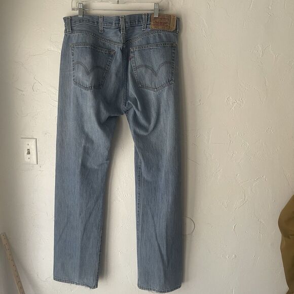 Levi's 501 Mens Size 38 X 36 Light Wash Button Fly 100 Cotton Straight Leg Jeans - Picture 5 of 10